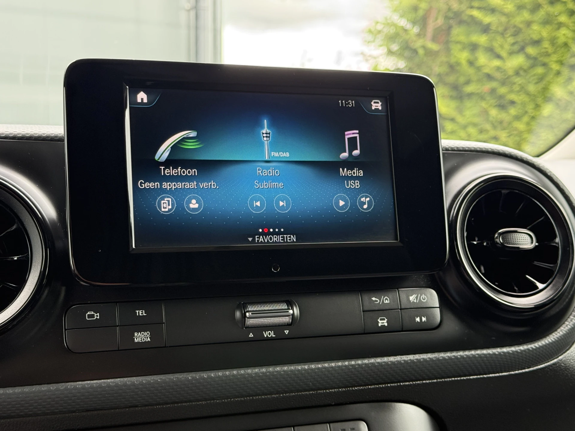 Mercedes-Benz eCitan 2023 - 112 Pro L2H1 / 51 kWh / 6.716 KM / ** RIJKLAAR ** / LED HIGH PERFORMANCE KOPLAMPEN / CAMERA / ECC / TREKHAAK / STOELVERW изображение 16