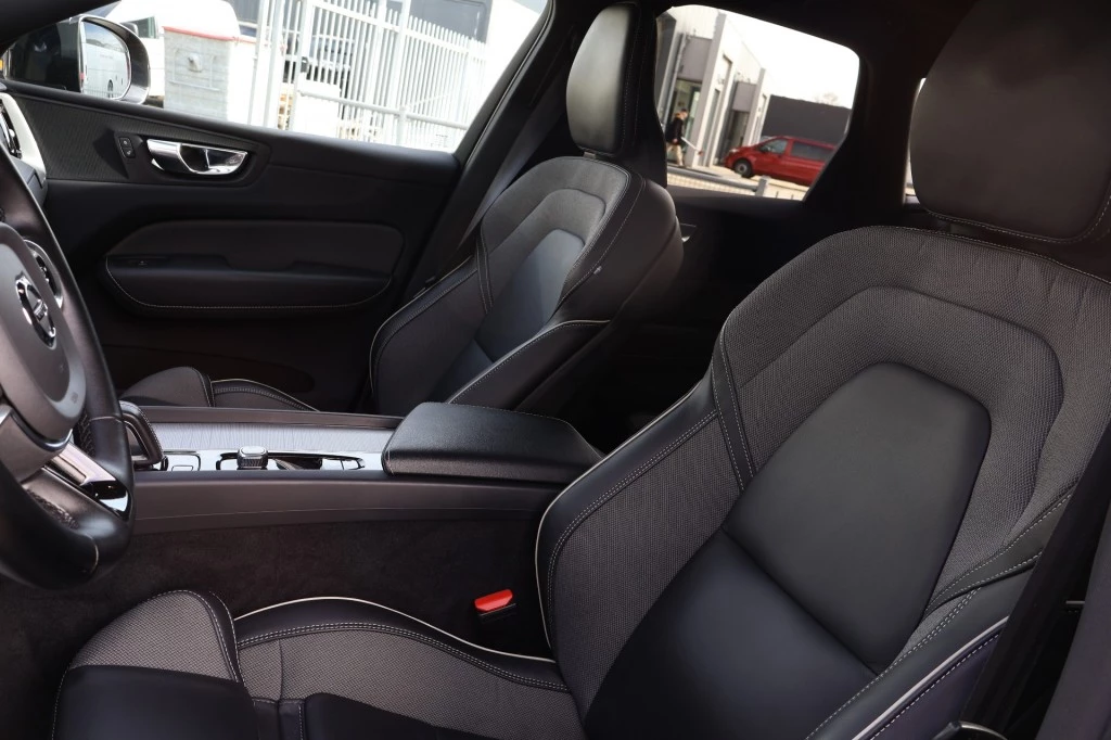Volvo XC60 2022 - 2.0 B4 Aut. R-DESIGN / Panorama dak / Volleder imagen 37
