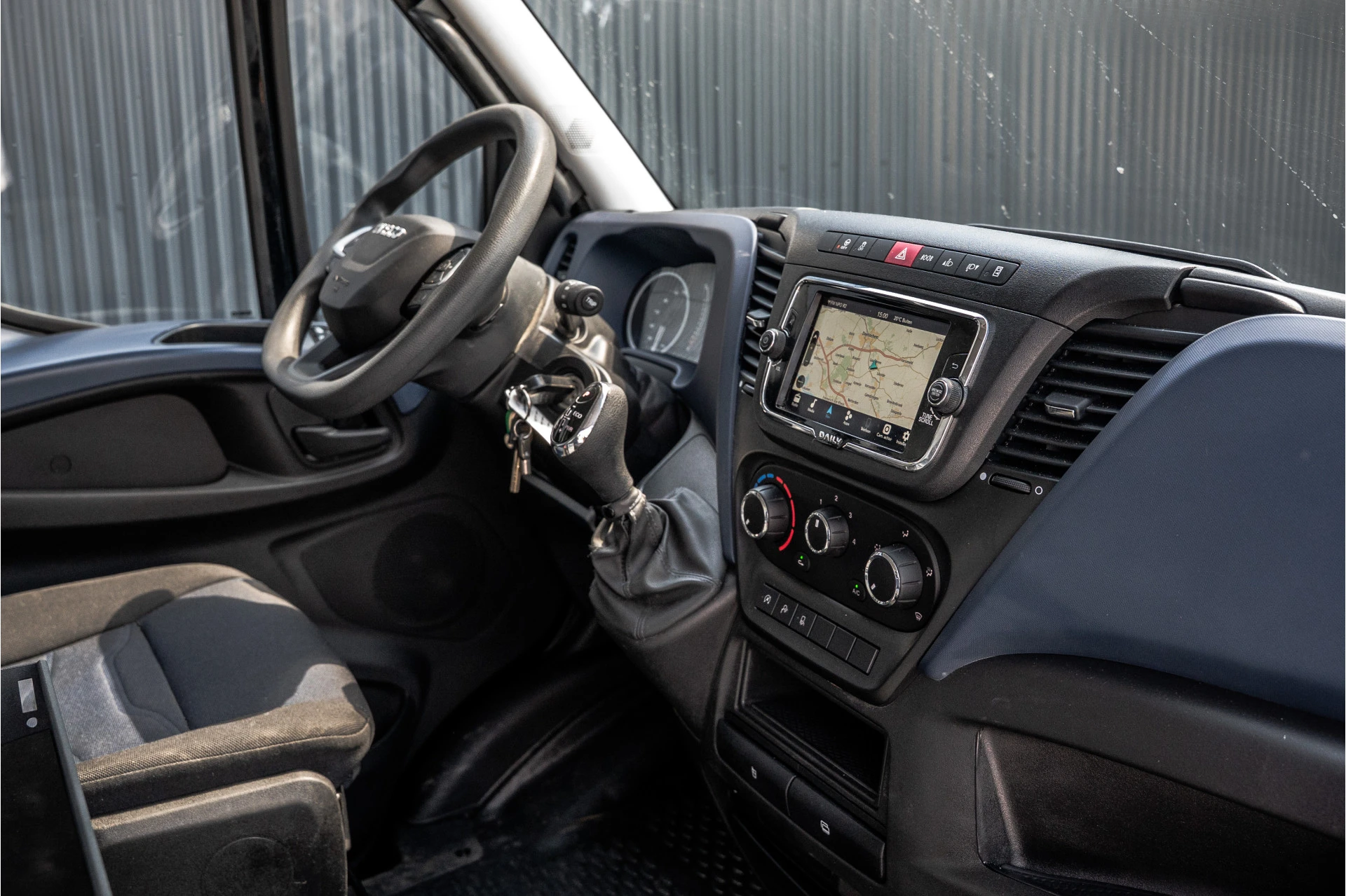 Iveco Daily - 35S16 L1H1 | Automaat | Trekhaak 3.5T | Volledig ingericht | LED | Camera | Cruise | Airco afbeelding 2