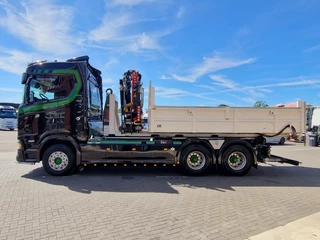 Scania S 2023 - 590S V8 NGS 6x4 - HIAB Multilift 24T + Box with Palfinger crane - Like new - Retarder - Full air - Leather obrazek 61