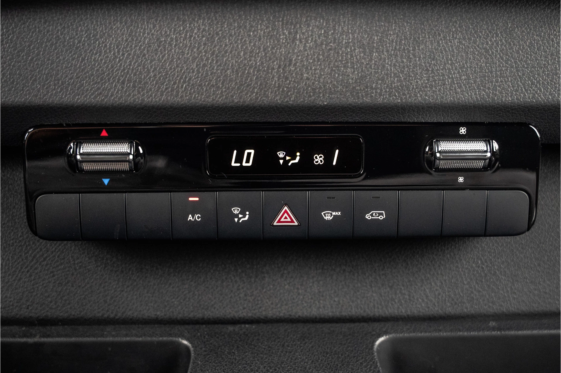 Mercedes-Benz Sprinter 2023 - 315 CDI RWD L3H2 | ZGAN | Automaat | 1e Eigenaar | Camera | Carplay | Cruise | Mbux | Climatronic Bild 24