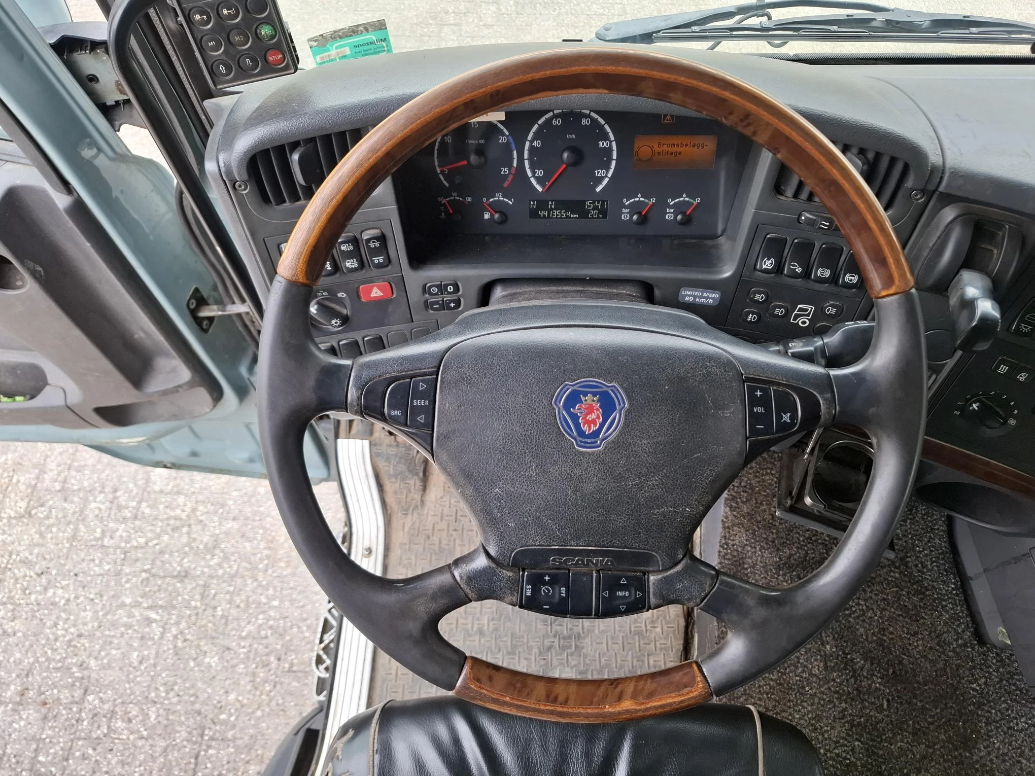 Scania R 2007 - R480 / 8X4 / INLINER / 441355 KM / FULL-AIR / 8TONS FRONT AXLE / FRIDGE / SEMI-AUTOMATIC / EURO-4 / 2006 afbeelding 15