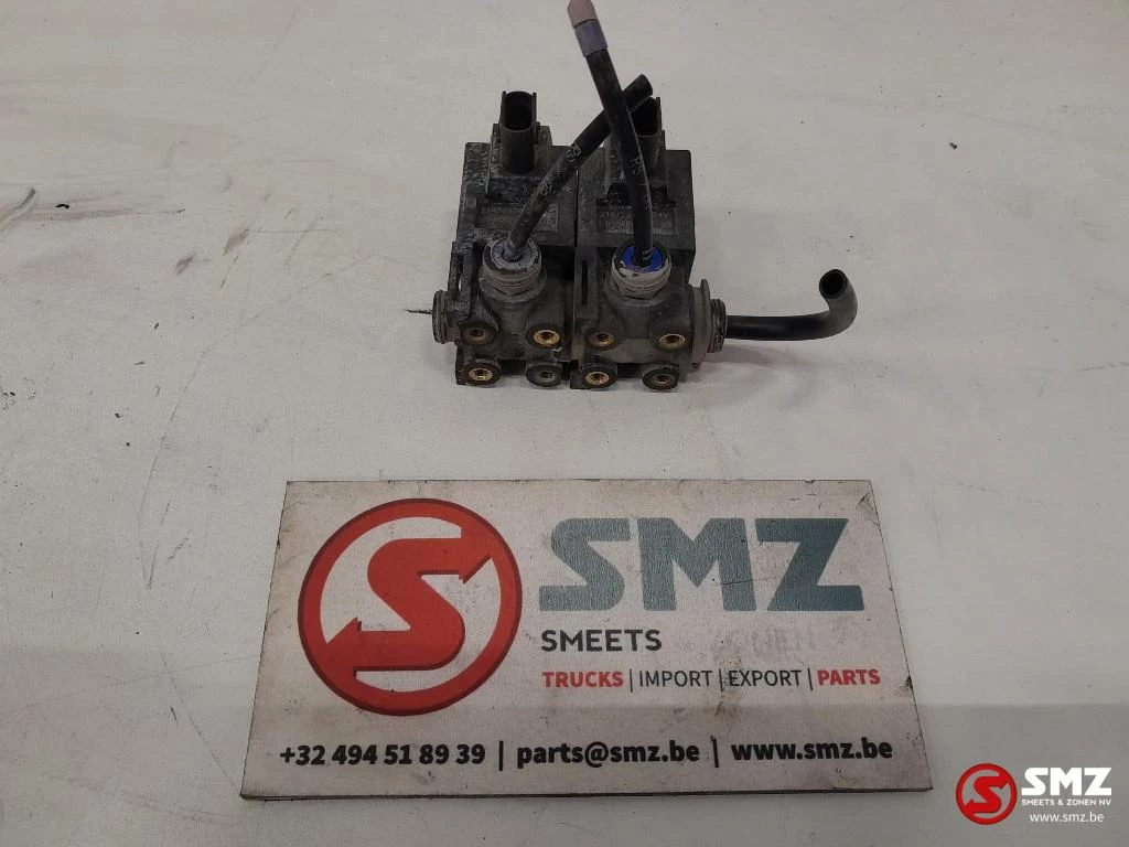 Renault 2016 - Occ set van 2 magneetkleppen Renault afbeelding 1
