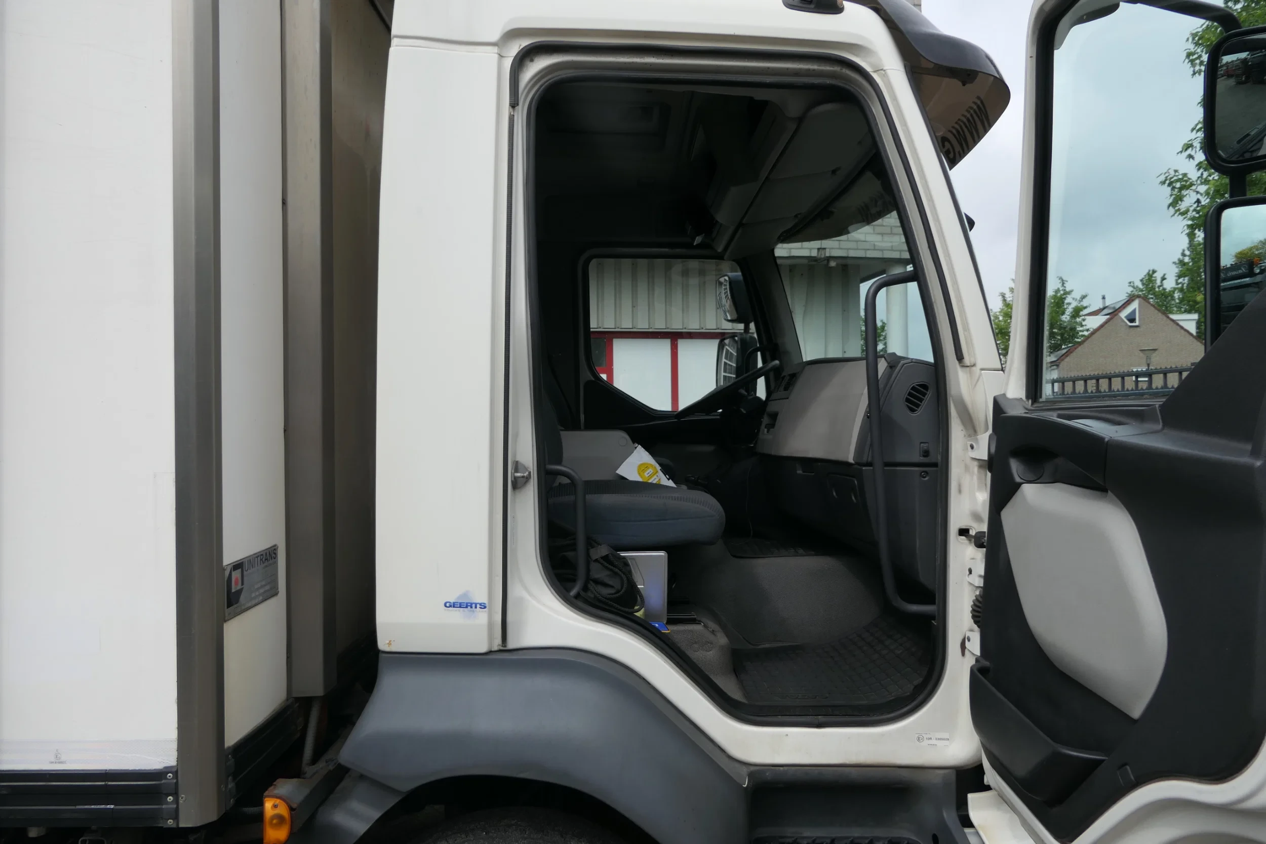 Volvo 240 2013 - FL | Carrier SUPRA 950Mt / Bi-temp | 3 Compartments | 575845Km | 2013 | 12Ton | 6 Cylinder | Dhollandia 1500Kg | Luxembourg Truck afbeelding 48