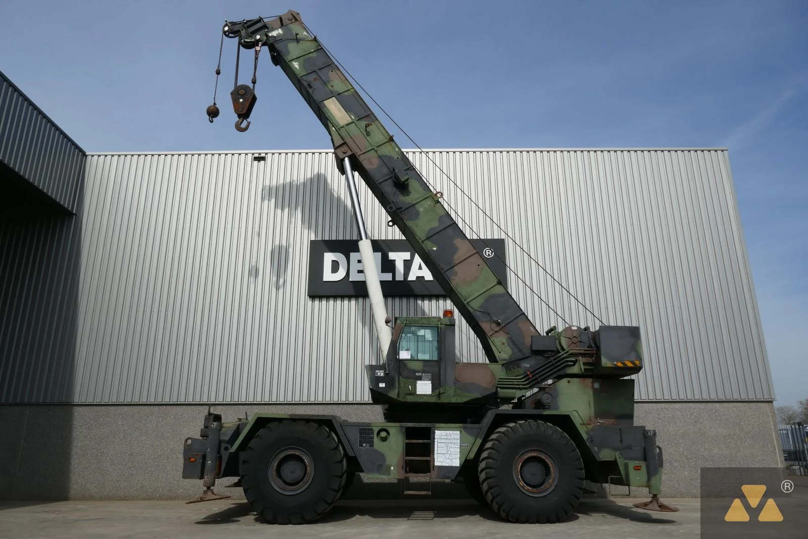 Grove 2003 - RT875 Ex-army afbeelding 1
