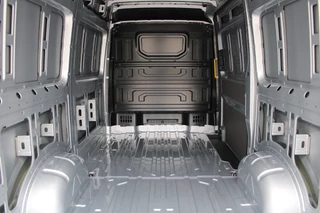Volkswagen Crafter 2024 - 30 2.0 TDI L3H3 140pk - Navigatie - DAB - Geveerde Stoel - Camera - Carplay - Rijklaar obrazek 5