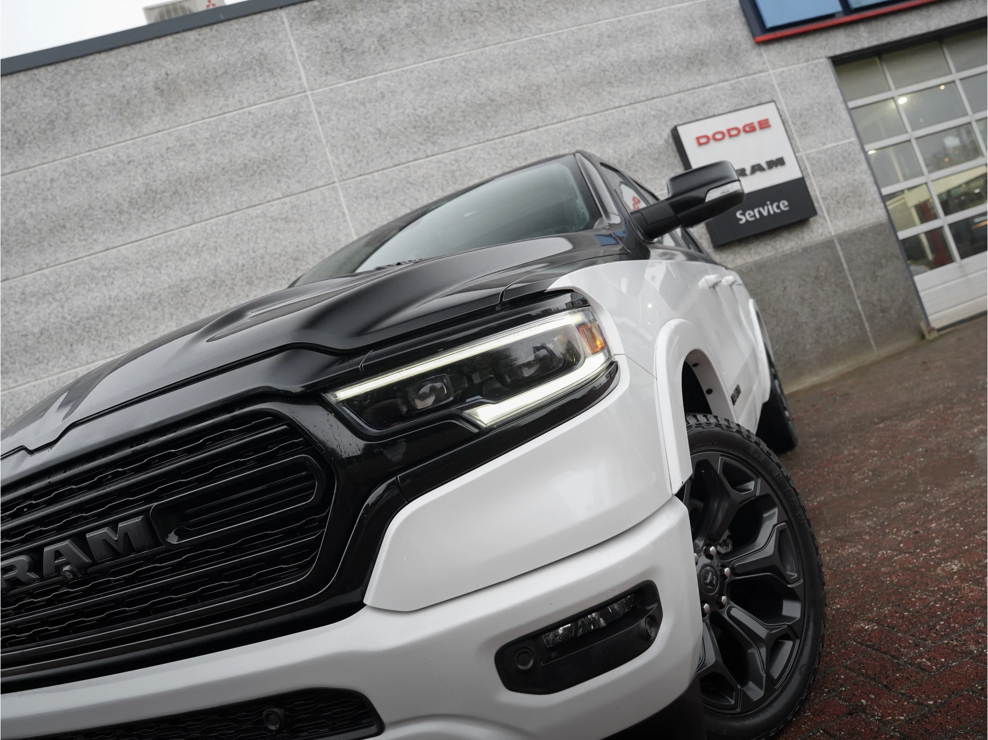 Dodge Ram 1500 2022 - 5.7 V8 4x4 Crew Cab Limited Night изображение 9