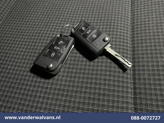 Volkswagen Transporter 2021 - 2.0 TDI L1H1 Euro6 Airco | Apple Carplay | Cruisecontrol | LM-velgen | Trekhaak | Parkeersensoren bild 17