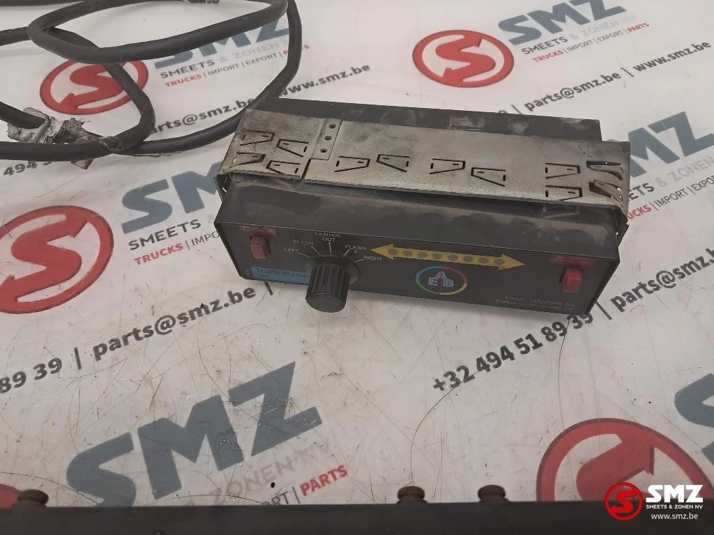 Diversen 2009 - Occ signalisatiepaneel + bediening LED Traffic Mas immagine 4