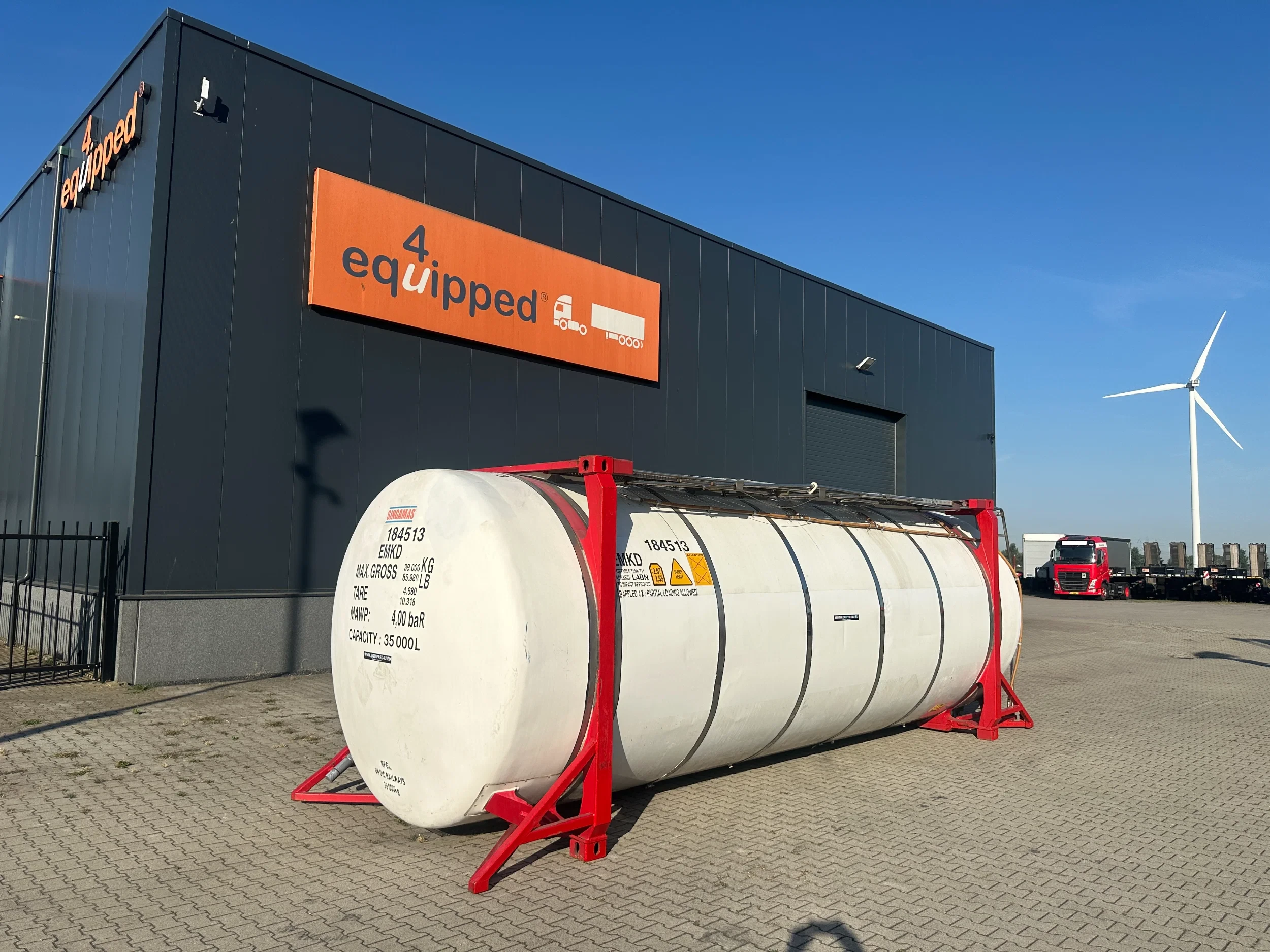 SINGAMAS 2017 - 34.980L / 1-comp. / 4 BAFFLES / 20FT swapbody / T11 / EMKD / ADR 2.55Y + CSC-inspection: 01/2028 INSIDE DAMAGE FOR STORAGE ONLY!!! afbeelding 1