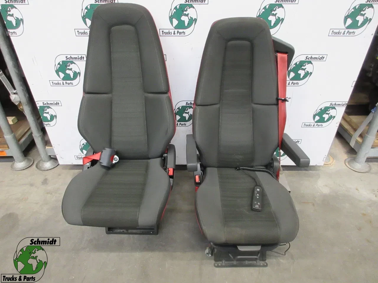 Volvo - 22040056 // 84165773 // 21433067// 82201655 STOELEN SET VOLVO FH 460 EURO 6 MODEL 2018 imagem 1