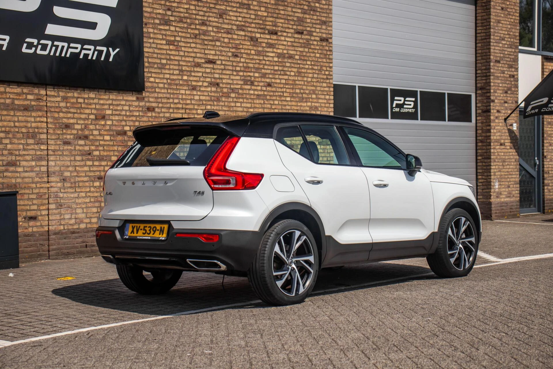 Volvo XC40 2019 - 2.0 T4 R-Design, Orig. NL, Pano, Leder, Keyless afbeelding 6
