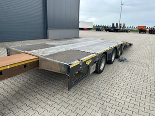 Broshuis N/A 2017 - 3ABSD Lowloader 3-axle / GVW: 59.000kg / Neck: 23.000kg / hydraulic steering + ramps + loading table / 4.60m extendable / winch / liftaxle image 31