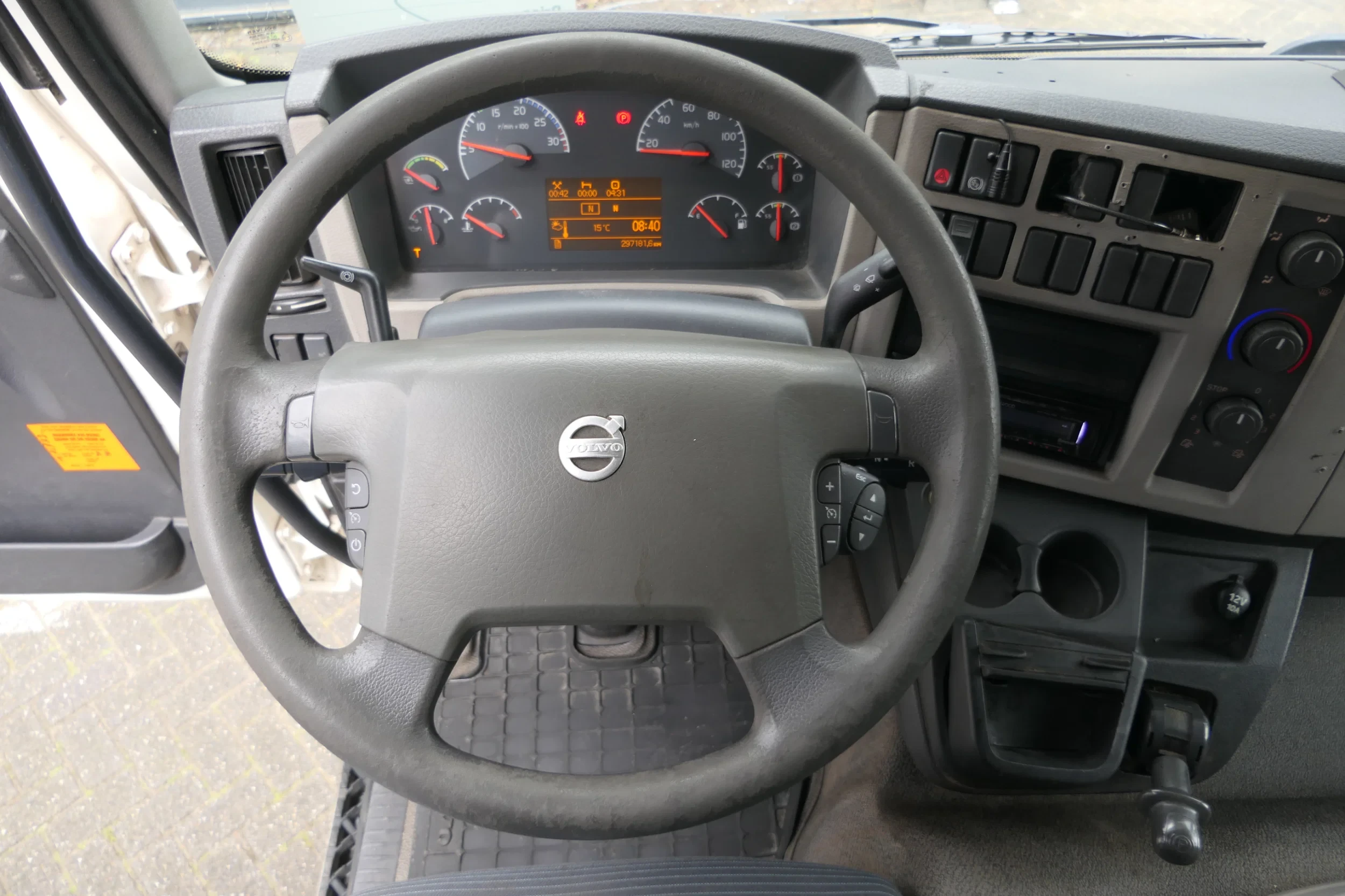 Volvo 240 2013 - FL | Carrier SUPRA 950Mt / Bi-temp | 3 Compartments | 297181Km | 2013 | 12Ton | 6 Cylinder | Dhollandia 1500Kg | Luxembourg Truck afbeelding 38