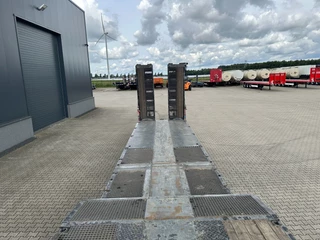 Broshuis N/A 2019 - 3ABSD Lowloader 3-axle / GVW: 59.000kg / Neck: 23.000kg / hydraulic steering + ramps + loading table / 4.60m extendable / winch / liftaxle obrazek 24
