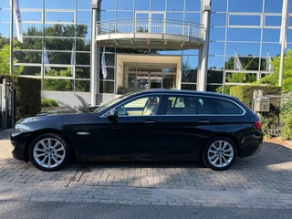 BMW 5 Serie 2011 - Touring 523i High exe aut panorama/leer,navi,boekjes afbeelding 2 miniatuur