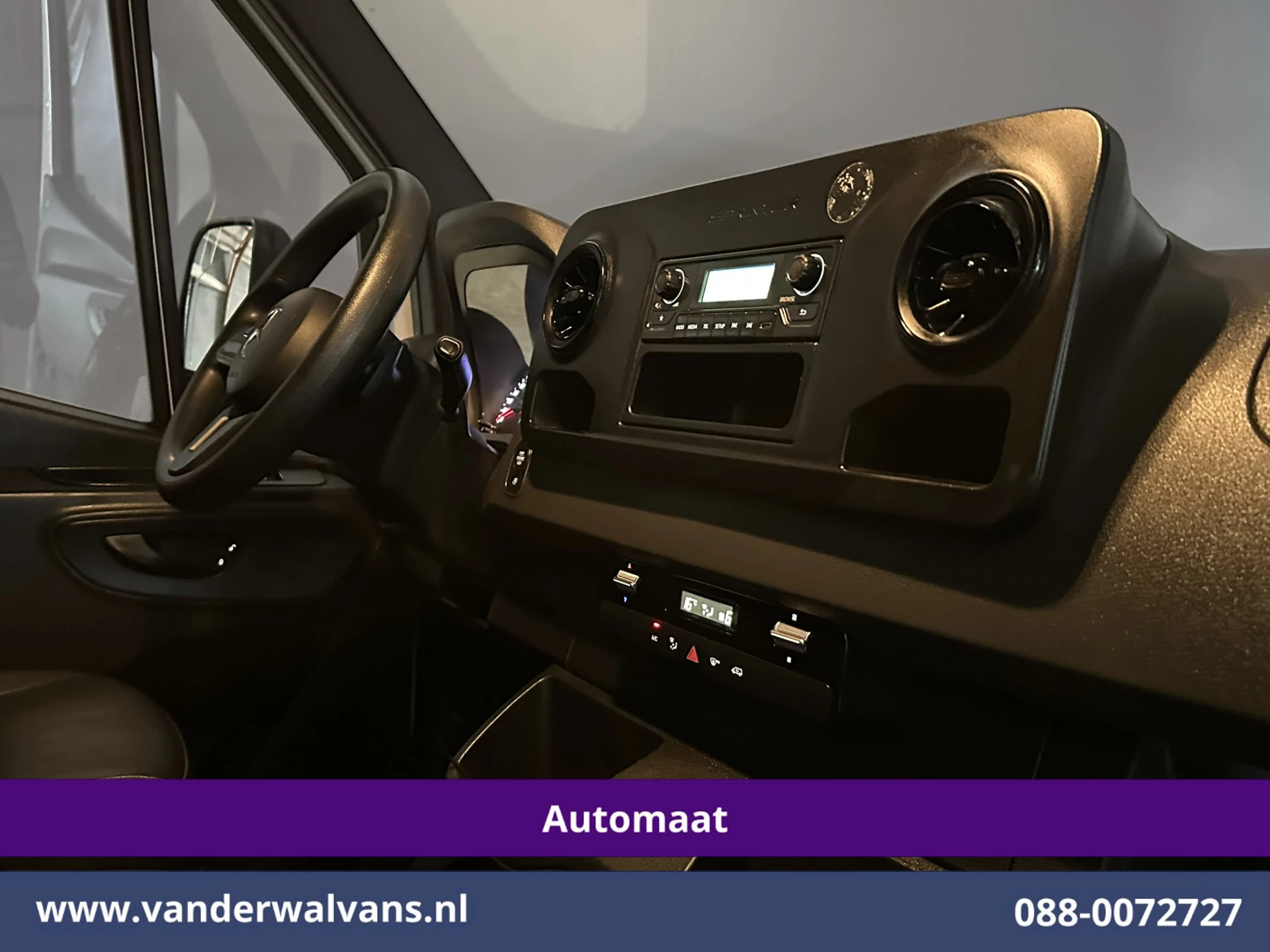 Mercedes-Benz Sprinter 2022 - 317 CDI 170pk 9G-Tronic Automaat Bakwagen Laadklep 21m3 KUUB Zijdeur Euro6 Airco | Lat om Lat betimmering | Leder afbeelding 10