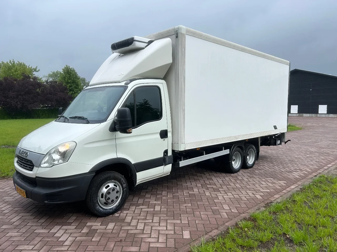 Iveco Daily 2013 - 40 c17 BE TREKKER CLIXTAR 7.5 Ton IVECO KOEL VRIES CARRIER image 1
