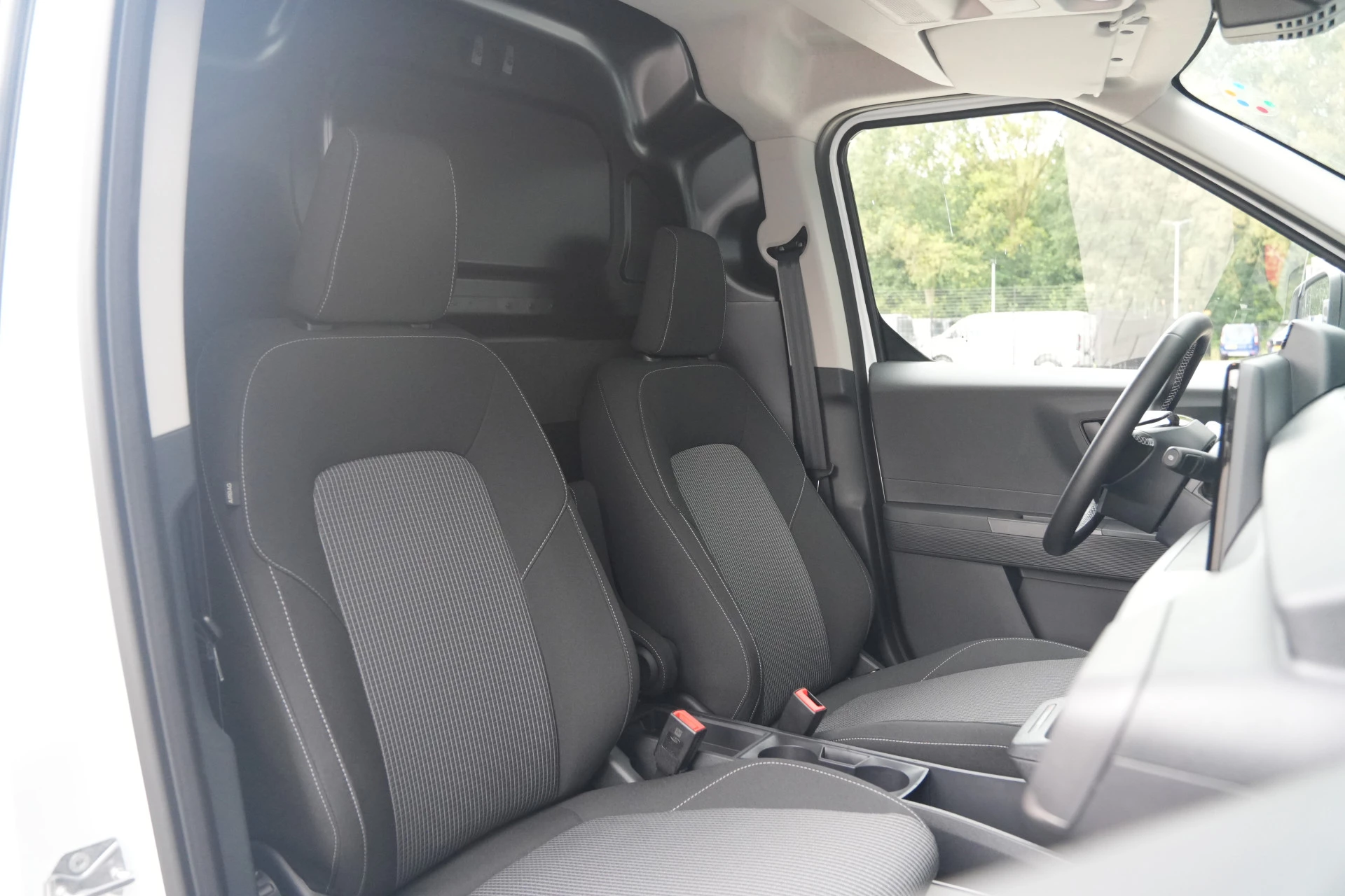 Ford E-Transit Courier 2026 - Trend 46 kWh 136pk - Stoel/Stuurverwarming - Camera - Cruise - Carplay/Android - Rijklaar Bild 42