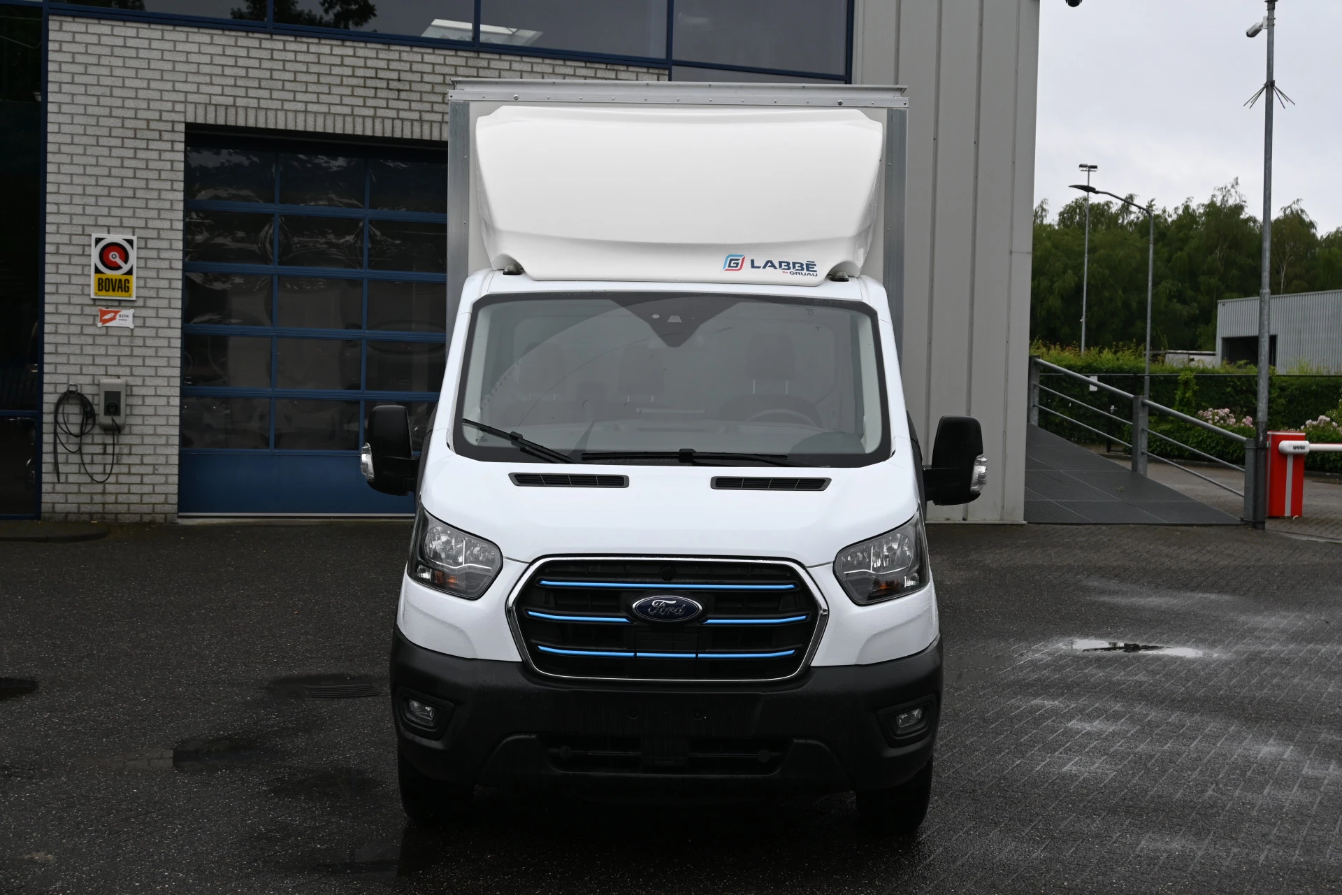 Ford E-Transit 2025 - 68kWh 390L Trend Bakwagen met Dhollandia laadklep obrázek 2