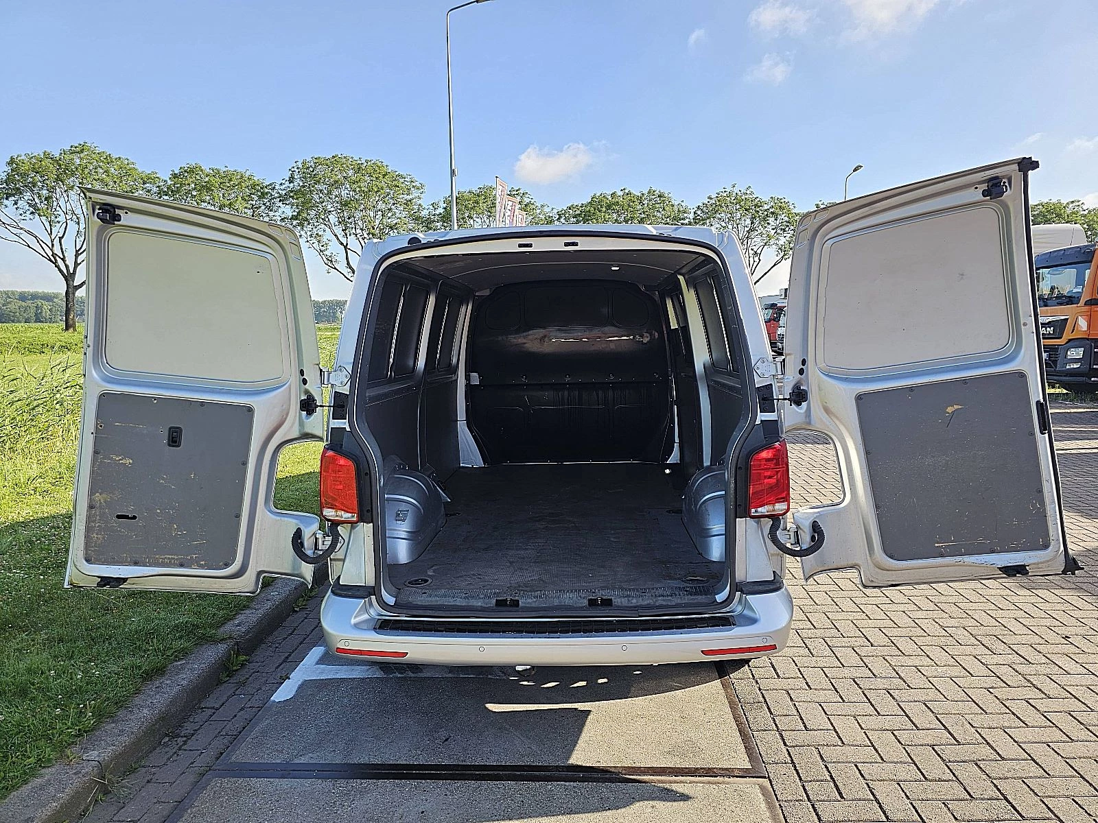 Volkswagen Transporter 2023 - 2.0 TDI Bild 13