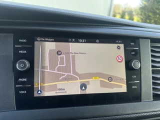 Volkswagen Transporter 2023 - 2.0 TDI 150 PK DSG AUTOMAAT / L1H1 / 1e EIG. / CRUISE / AIRCO / APPLE CARPLAY / ANDROID AUTO / NAVI / PDC afbeelding 11