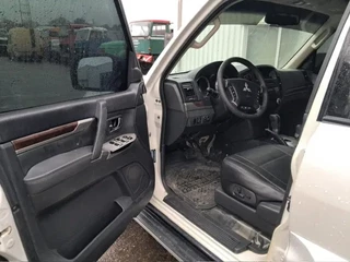 Mitsubishi Pajero 2013 - GLS 3.5 - V6 , 4x4 , 7 Pers., Full Option image 15