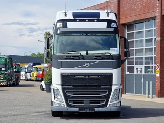 Volvo FH 2020 - 13.500 Globetrotter XL 4x2 - Low deck - I Save - I parkcool - Full air - Custom interior afbeelding 2 miniatuur