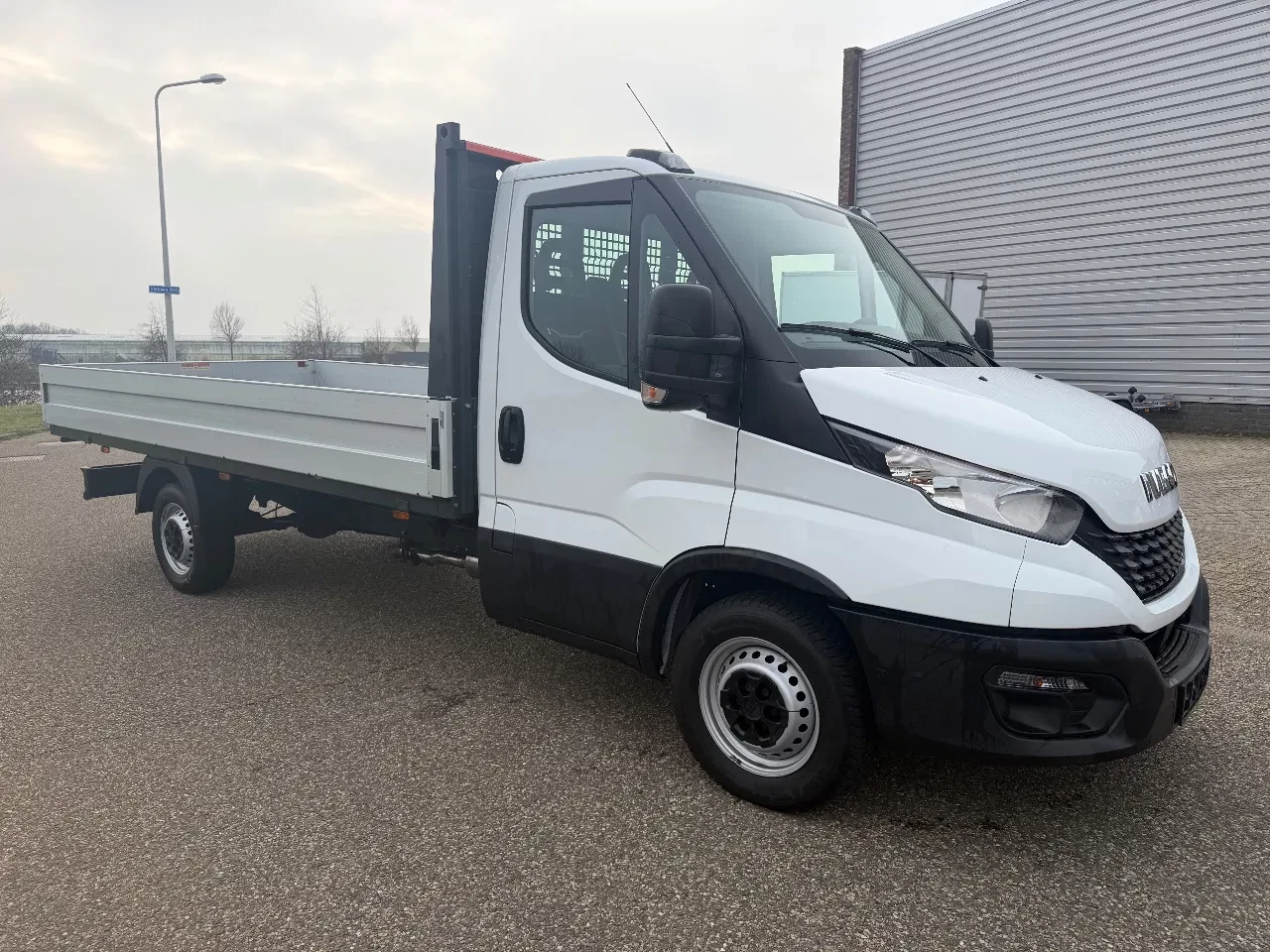 Iveco Daily 2022 - 35S14 Openlaadbak Airco Cruisecontrol 3500kg Trekhaak 12000KM EURO 6 Bild 3