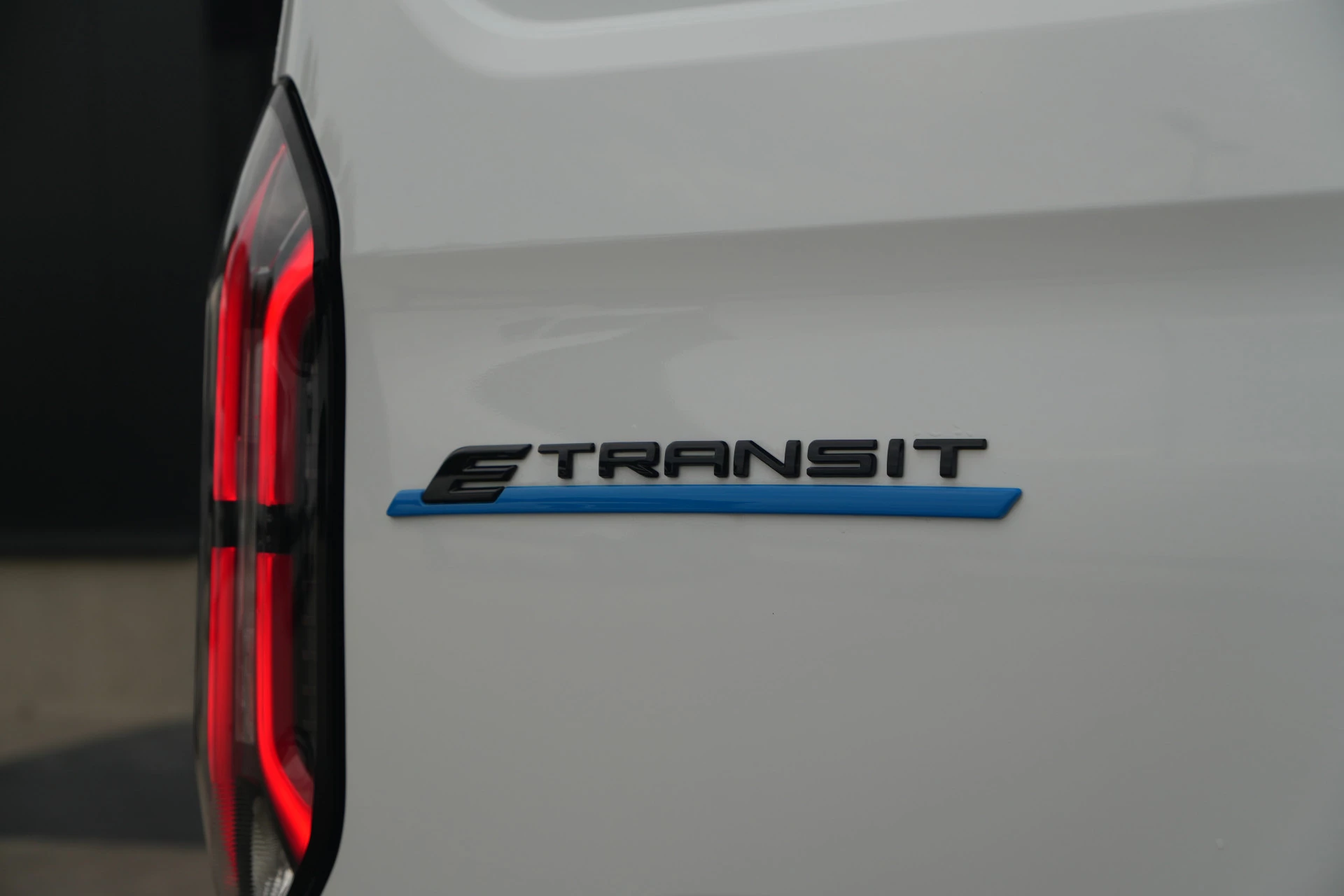 Ford E-Transit Custom 2026 - 320 L2H1 Limited 71 kWh 218pk - 2x Schuifdeur - Trekhaak - Camera - Carplay - Rijklaar obrázek 31