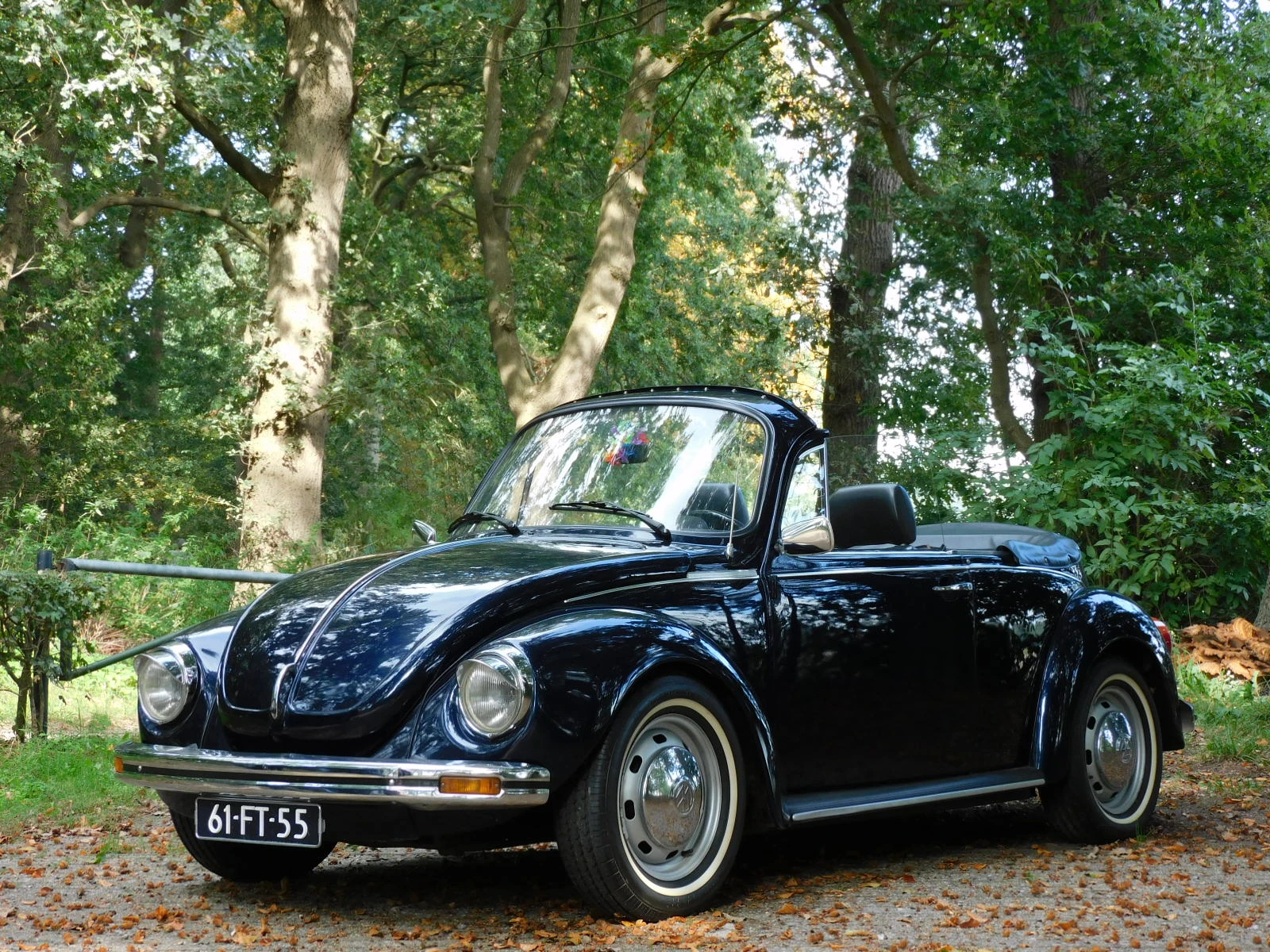 Volkswagen Beetle (Type 1) 1975 - Cabriolet 1303 LS image 1