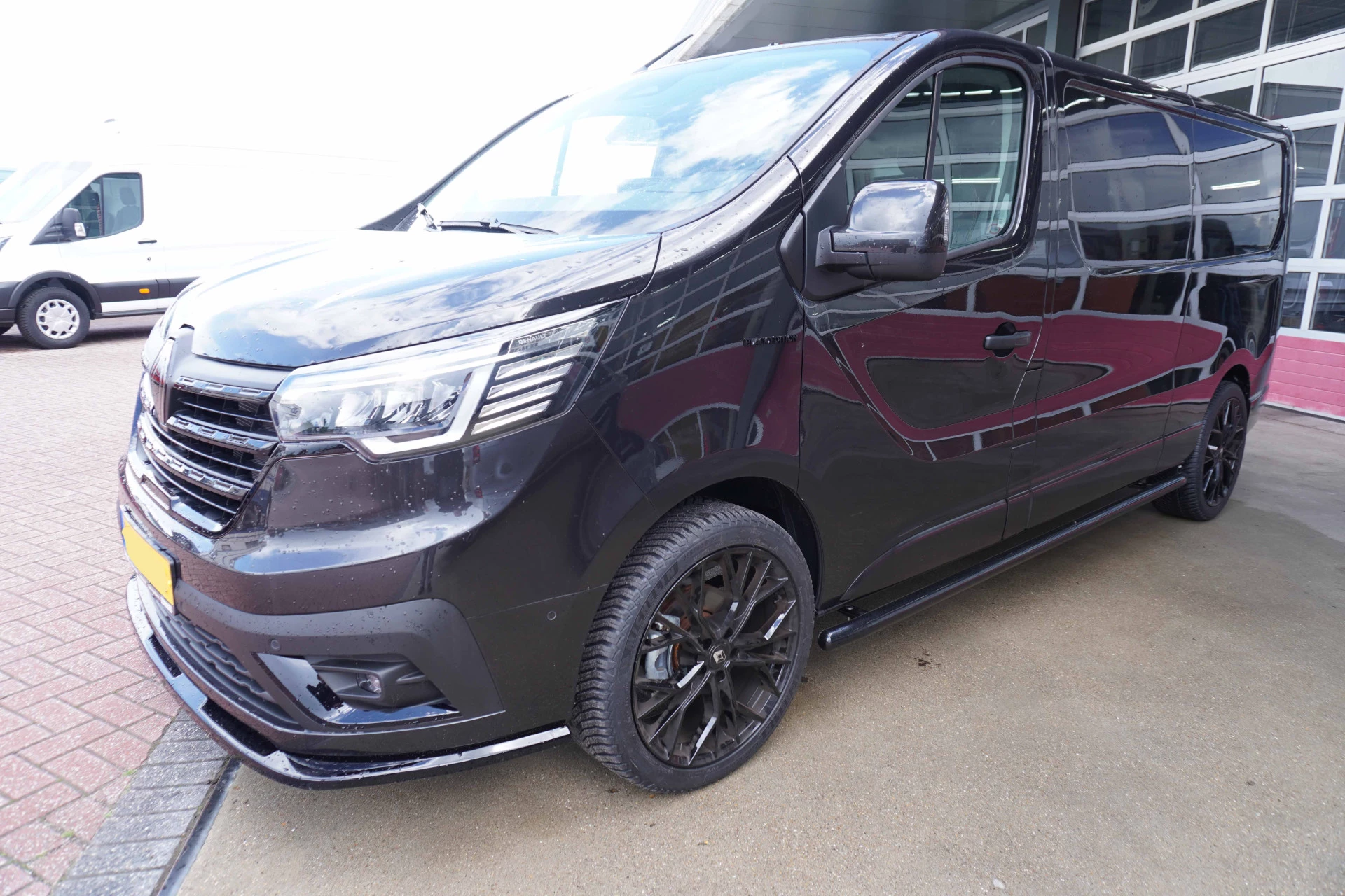 Renault Trafic 2024 - 2.0 Blue dCi 170PK L2H1 Extra Black Edition obrázek 9