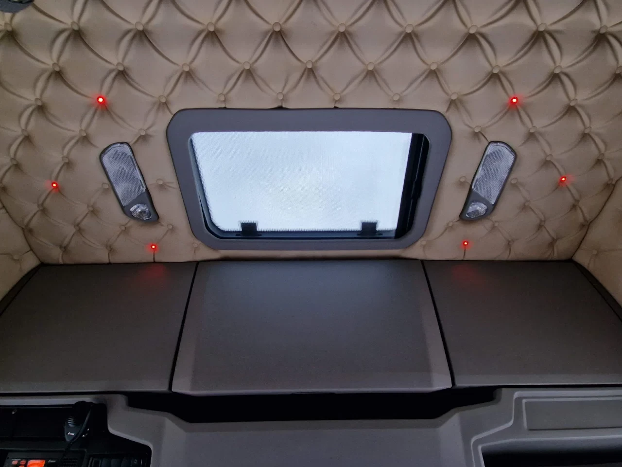 Scania S 2022 - S500 NGS Highline 4x2 - Retarder - Night clima - Full air - Custom interior - Full spoiler - 2 tank afbeelding 18