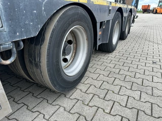 Broshuis N/A 2017 - 3ABSD Lowloader 3-axle / GVW: 59.000kg / Neck: 23.000kg / hydraulic steering + ramps + loading table / 4.60m extendable / winch / liftaxle image 53