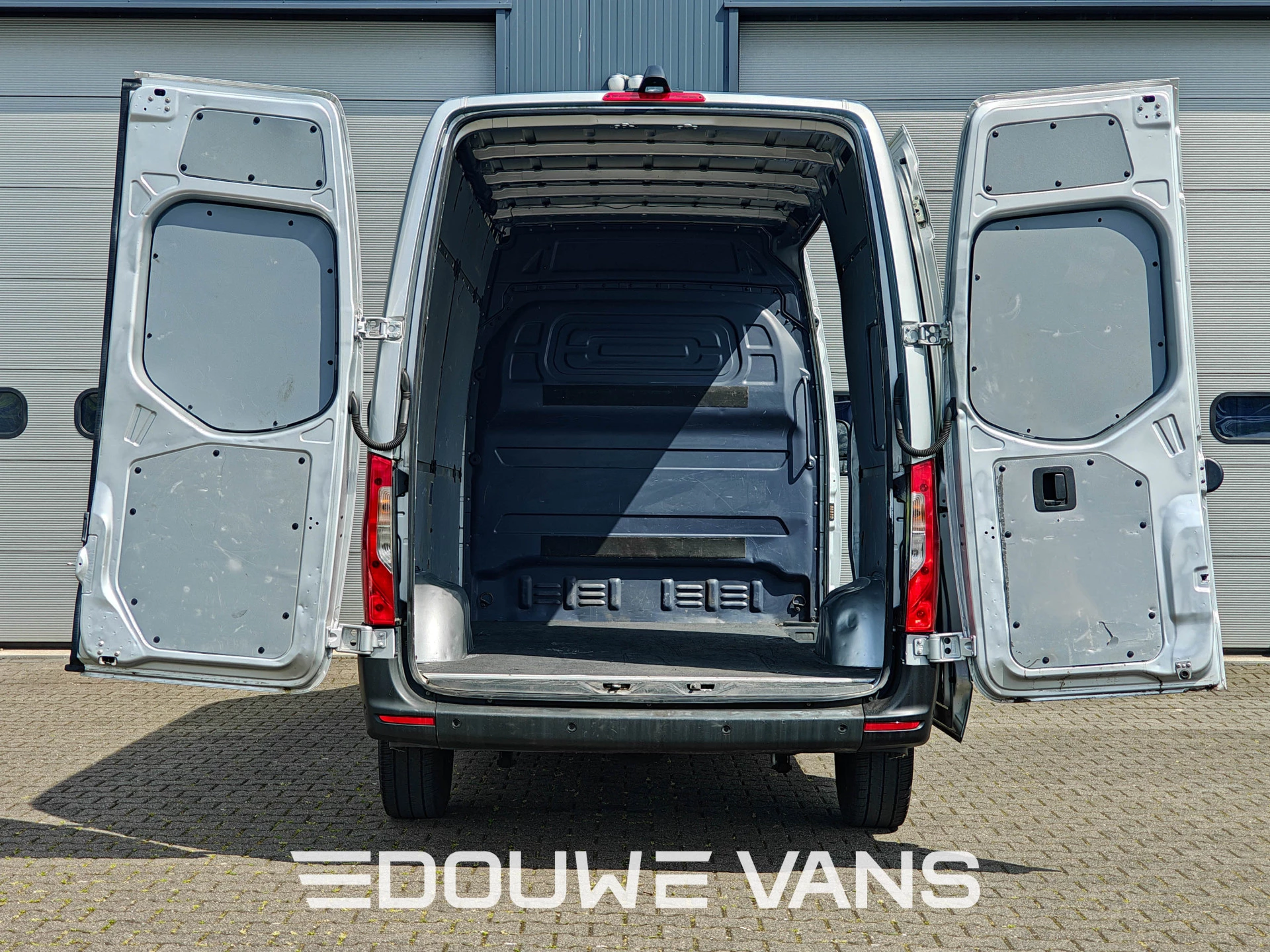 Mercedes-Benz Sprinter 2021 - L2 H2 315 RWD Zilver Automaat MBUX Marge afbeelding 6