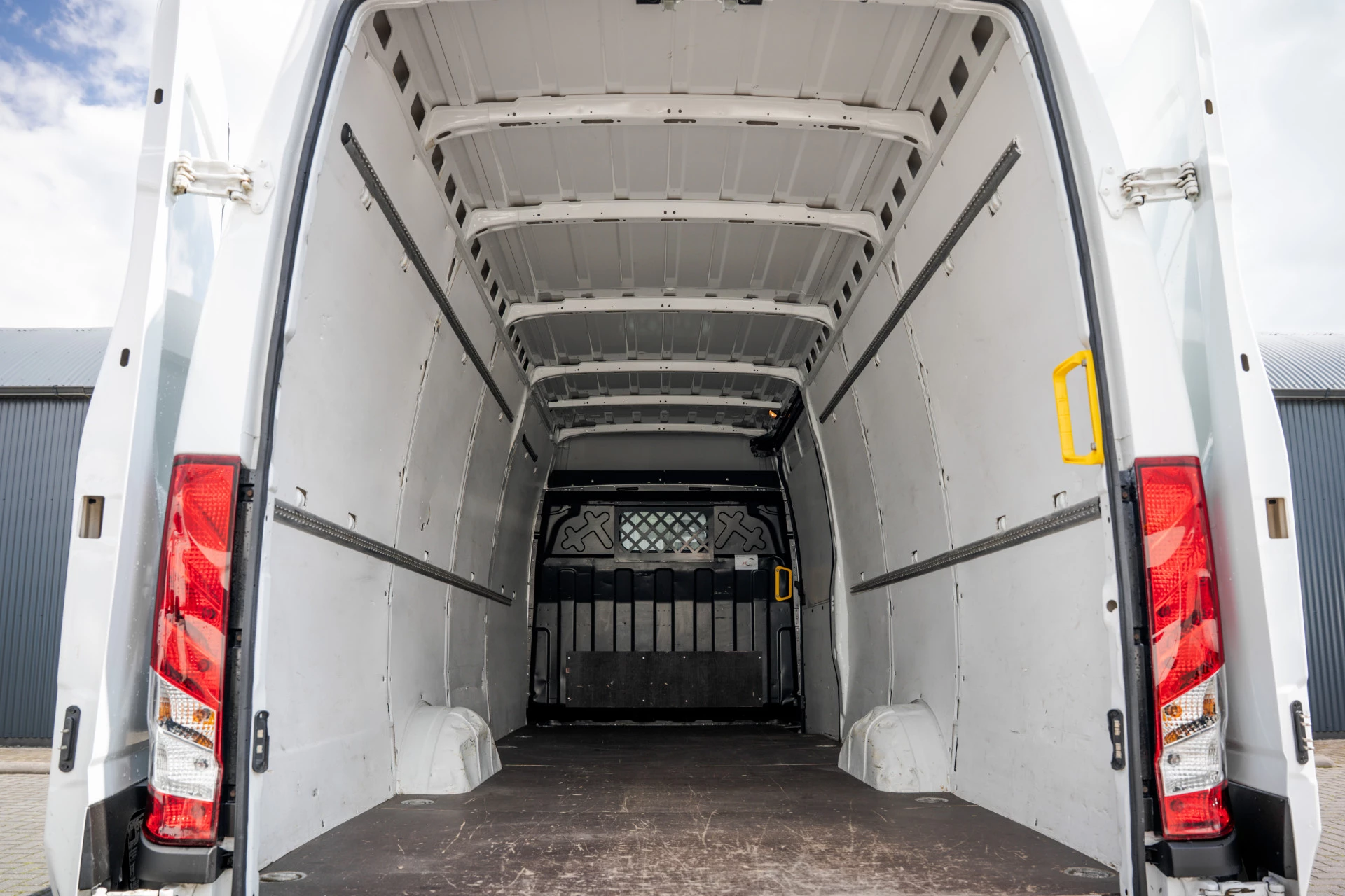 Iveco Daily 2022 - 35S16 | L4H2 | 157 PK | 3-Zits | Airco | Parkeersensoren obrázek 9