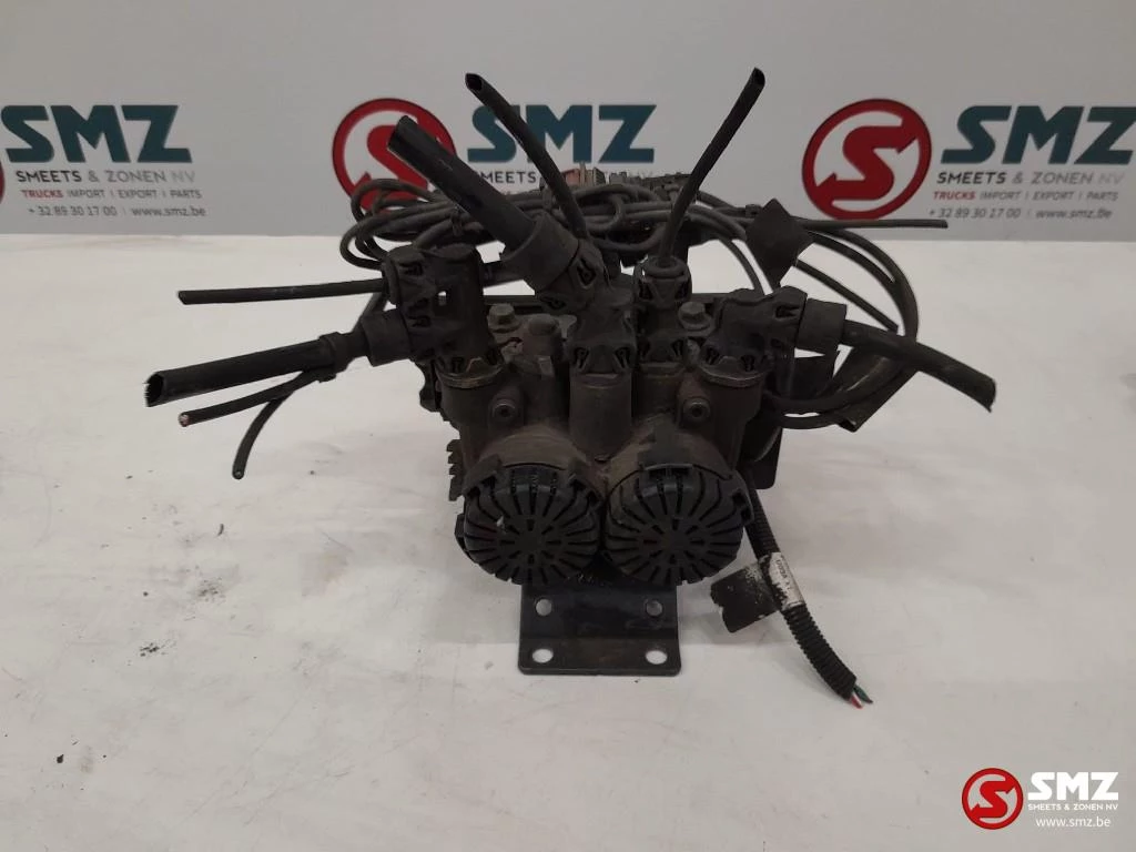 Renault 2017 - Occ EBS achterasmodulator Renault T 22225566 afbeelding 1