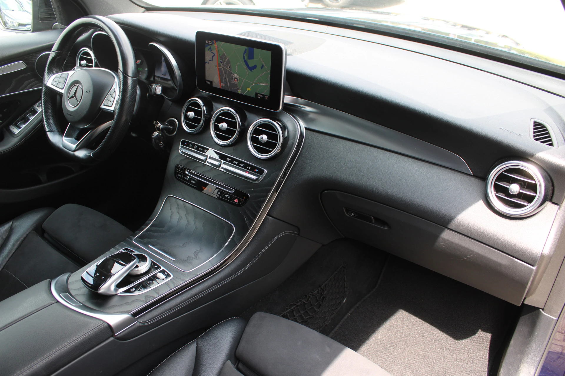 Mercedes-Benz GLC 2019 - 250 4MATIC AMG LINE NIGHT PAKKET COMAND CARPLAY <<NL AUTO>> afbeelding 15
