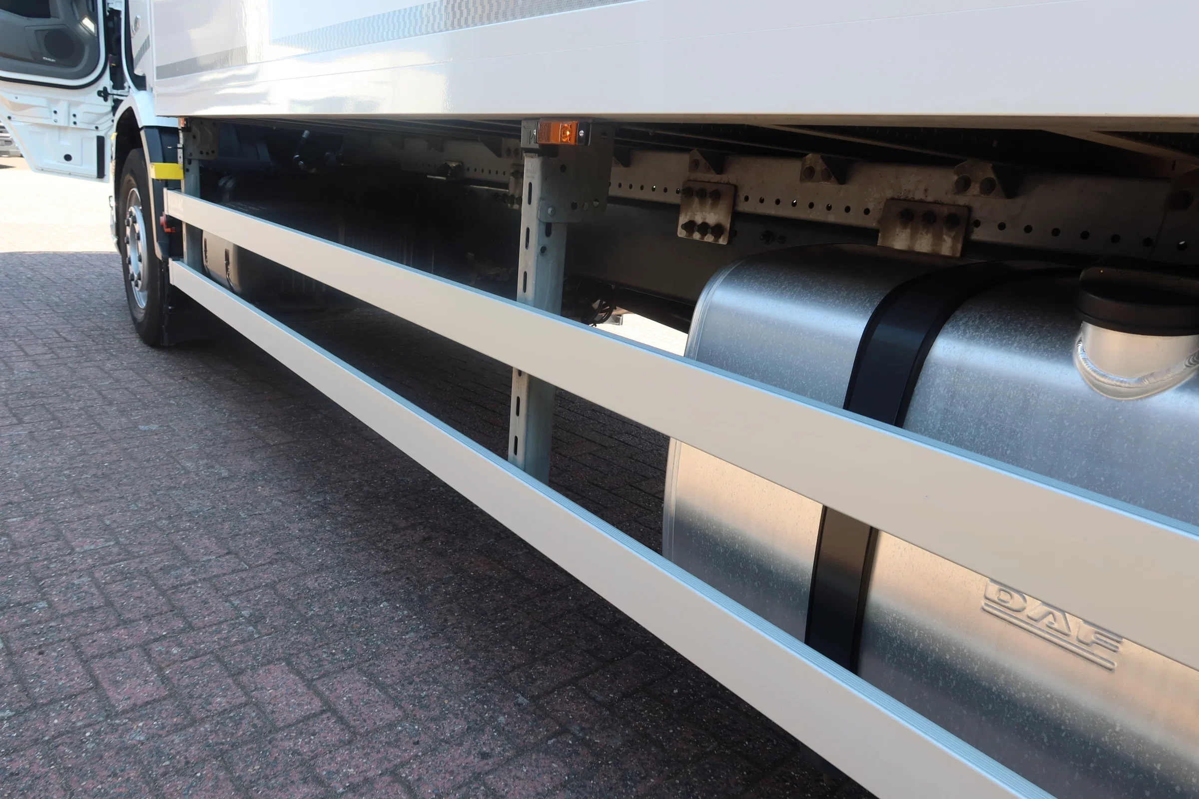 DAF XD 2024 - XD 300 Bak+Klep 2.000 kg obrázek 16