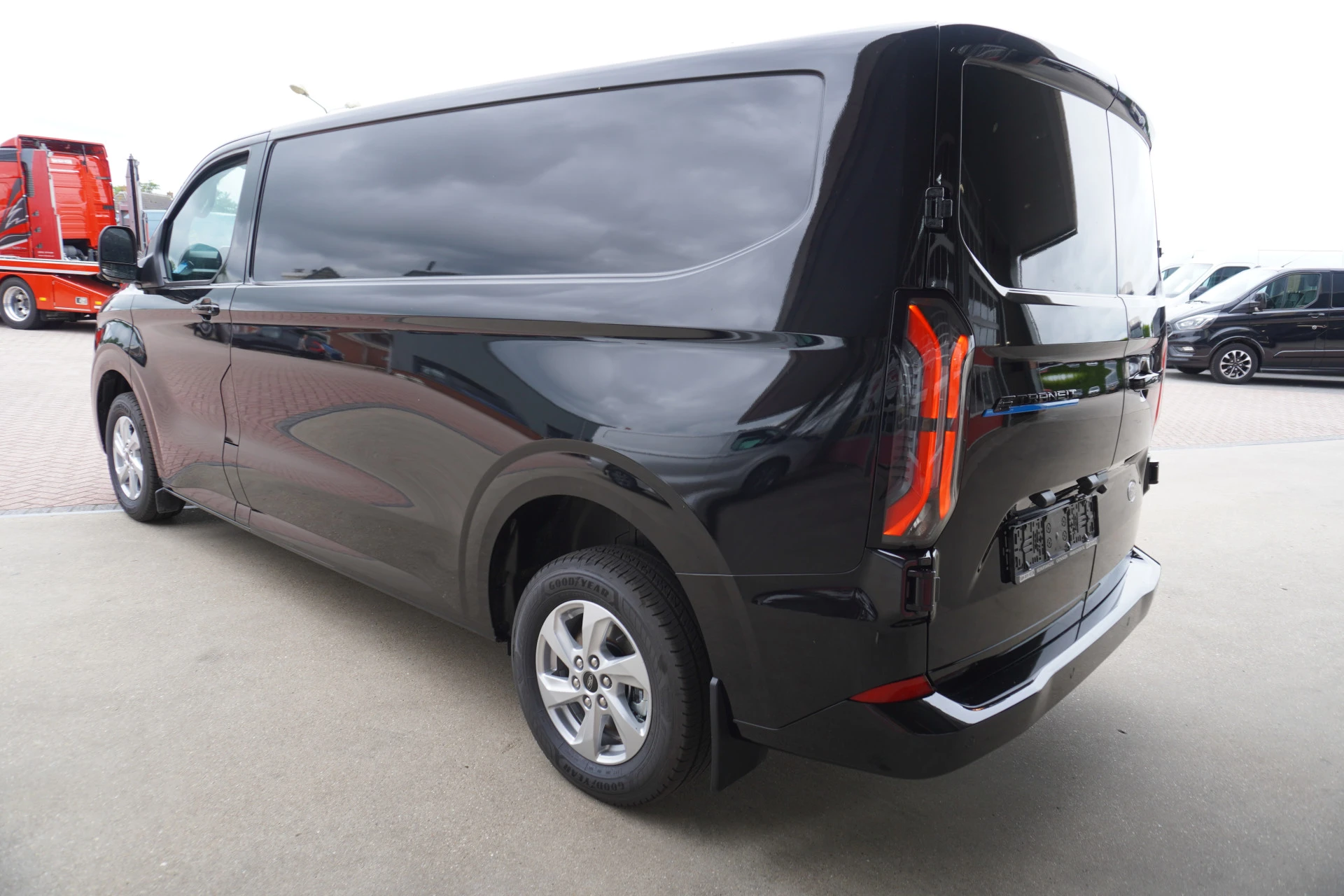 Ford E-Transit 2026 - Cust. 340 L2H1 Limited 71 kWh 218PK Automaat image 7