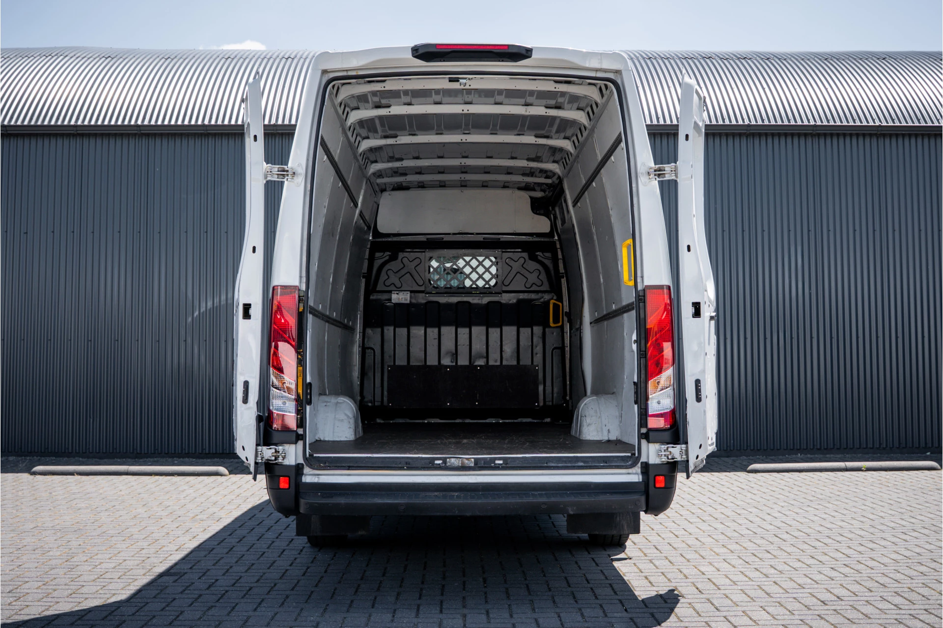 Iveco Daily 2023 - 35S16 | L4H2 | 156 PK | 3-Zits | Climate | Euro 6 image 9