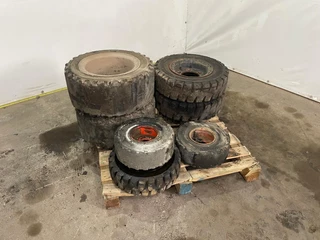 Watts Forklift tires te koop