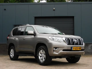 Toyota Land Cruiser 2019 - 2.8 D-4D-F Challenger Window Van image 2 thumbnail