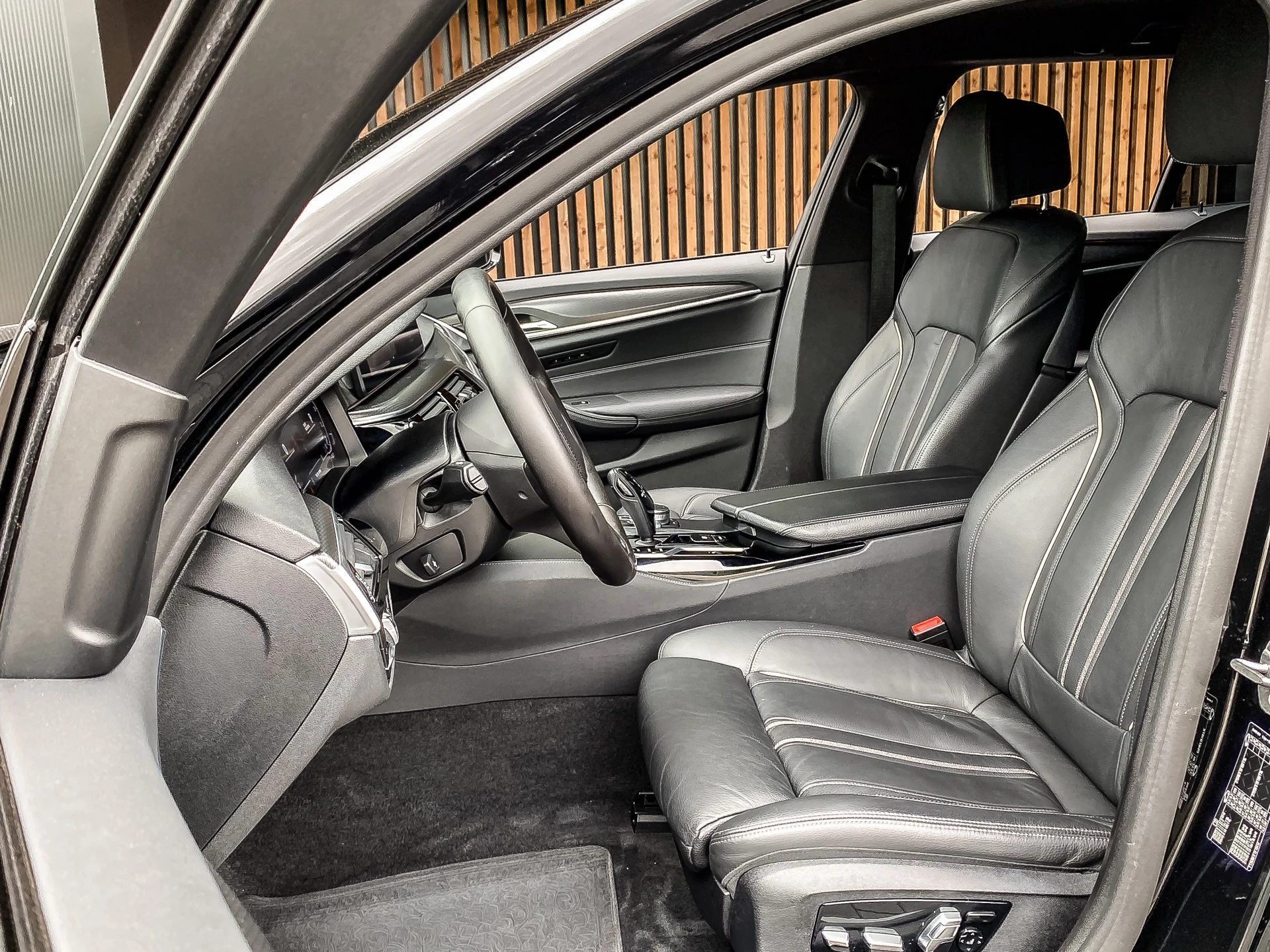 BMW 5 Series 2022 - Touring 520i 184PK Automaat M-Sport obrázek 14