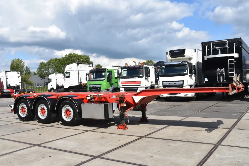 Burg BPO 15-27 CCXHX 2006 - BPO 15-27 CCXHX - 2 x LIFT AXLE - DISC BRAKES - SAF AXLES - 3 x EXTENDABLE - GOOD CONDITION - image 1