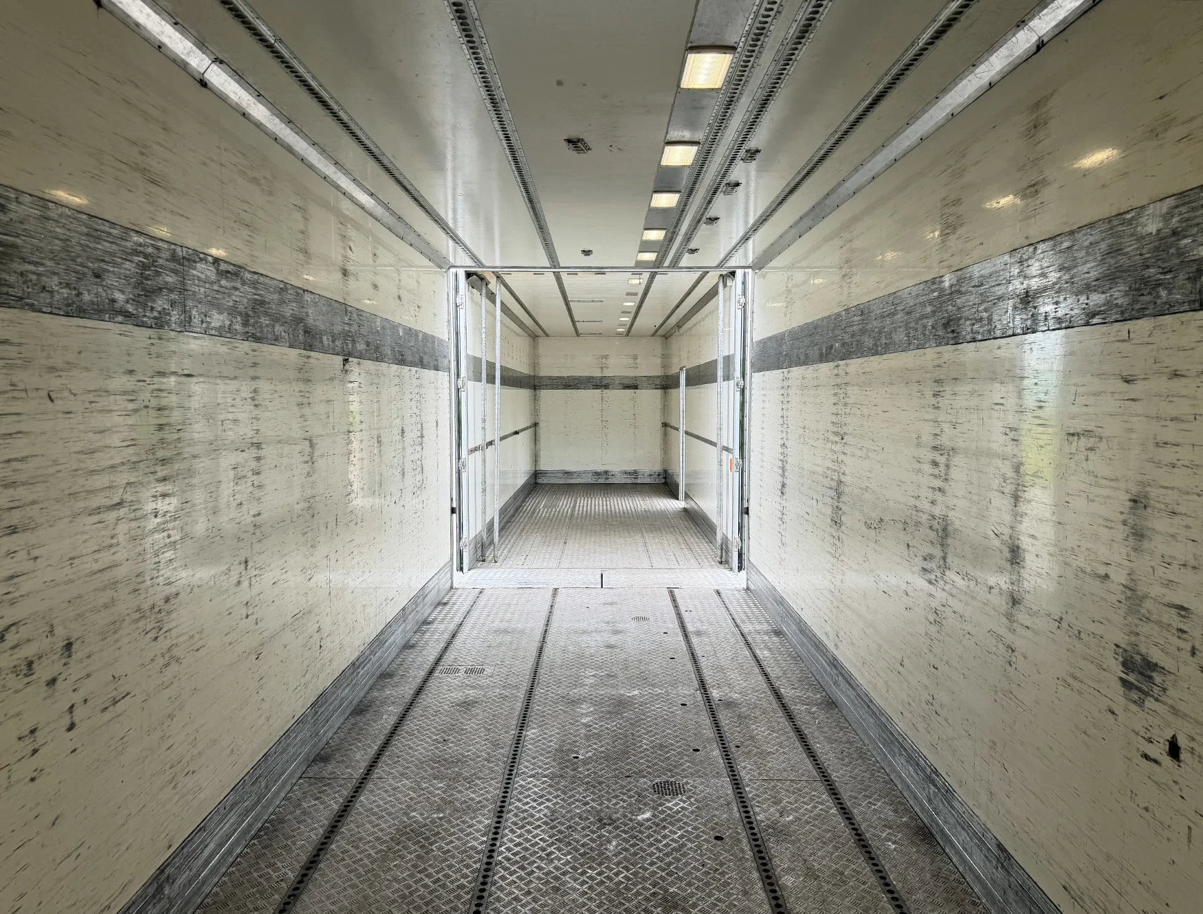 DAF XF 510 2015 - FAN GEÏSOLEERDE BAKKEN ZIJDEUR LAADKLEP KACHEL DOORLAADSYSTEEM FLOOR HANGER Bild 11
