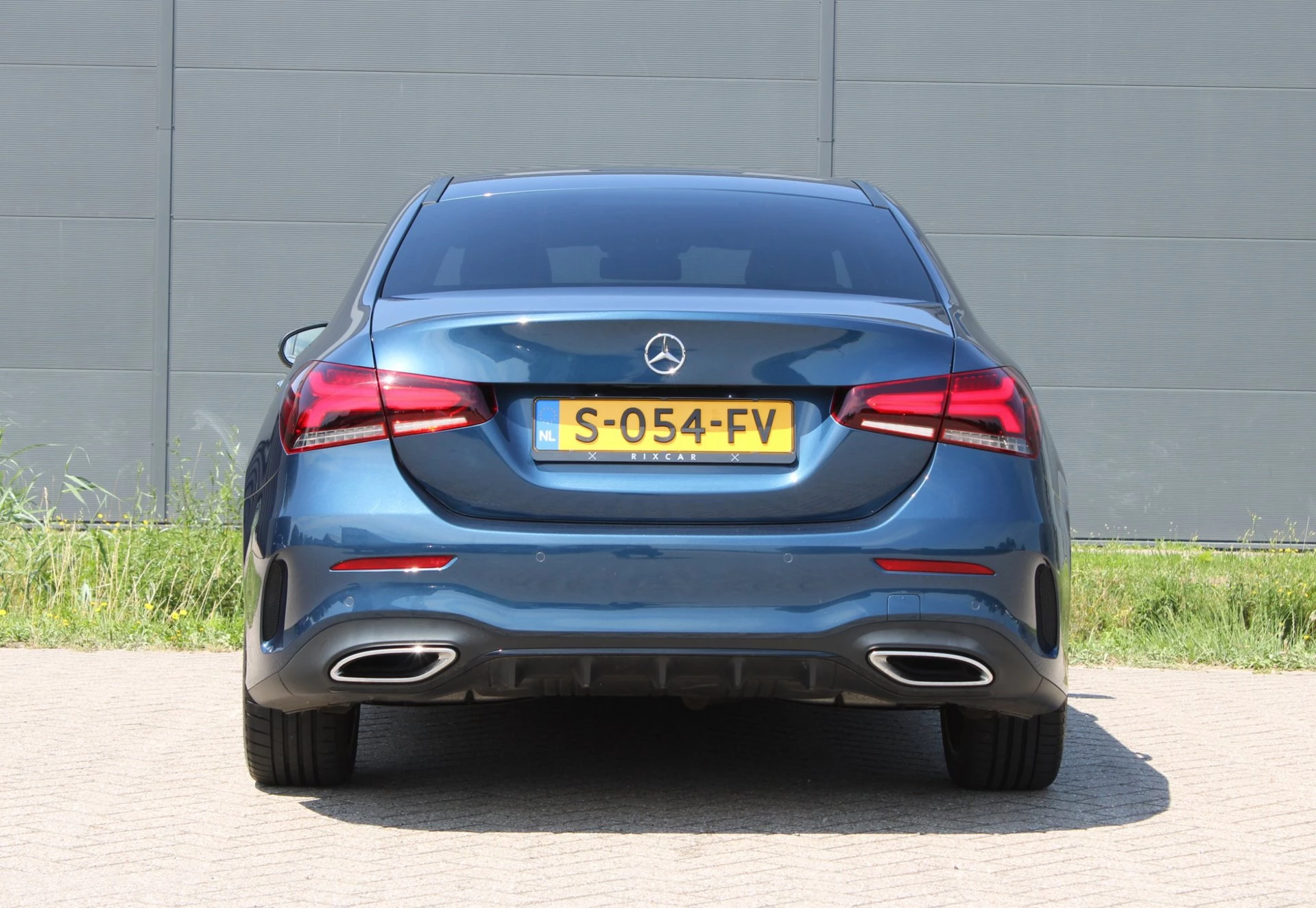 Mercedes-Benz A-Klasse 2023 - 180 AMG Line Panodak Sfeerlicht Keyless afbeelding 14