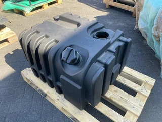 Iveco N/A 2024 - 5803008747 PLASTIC FUEL TANK 84X73X52 CM (LIKE NEW) imagen 1
