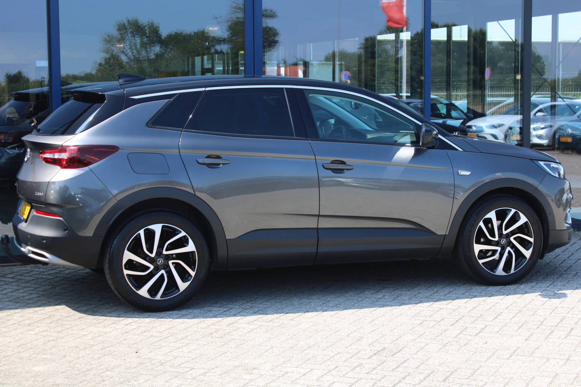Opel Grandland X 2019 - 1.2 Turbo 130pk Innovation AGR LEDER NAVI CAMERA CARPLAY 19'' TREKHAAK afbeelding 4