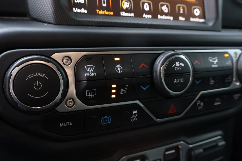 Jeep Wrangler 2022 - 4XE 380 Plug In Hybrid SAHARA / GOBI / 20 inch Bawarrion obrázek 3